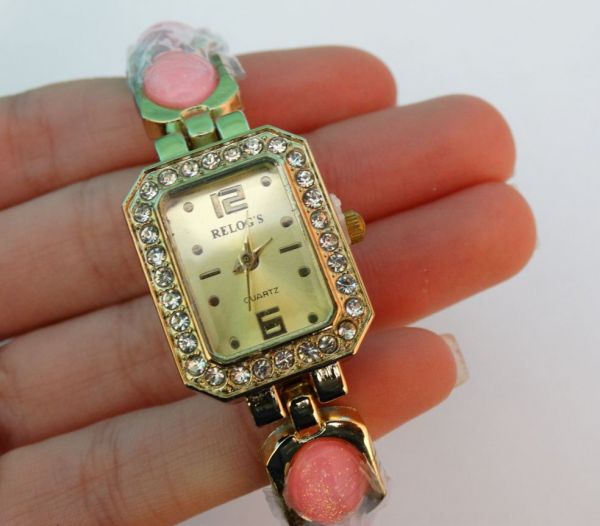 Relógio feminino quartzo Relog's retangular com strass mostrador dourado  Descrição do anúncio