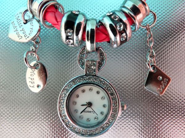 Relógio feminino quartzo com strass e pingente pulseira rosa